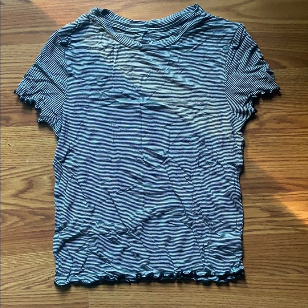 american eagle striped lettuce hem crop top